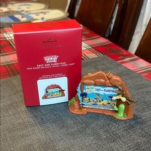 Hallmark Looney Tunes Ornament